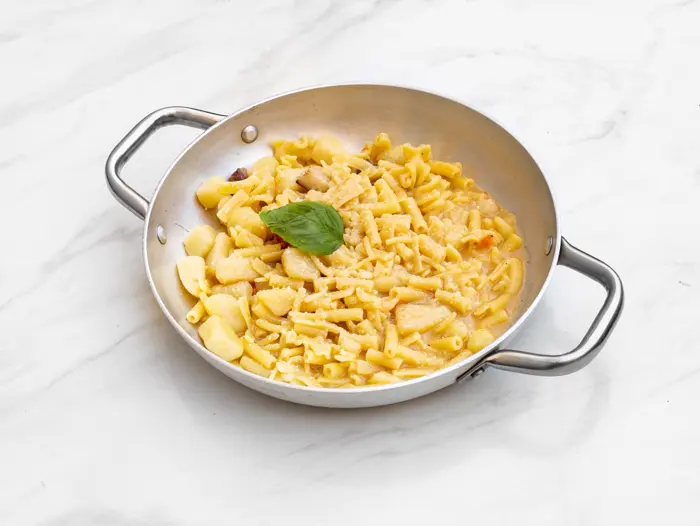 Pasta e patate con provola